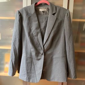 Tahari Woman’s Gray Pants Suit